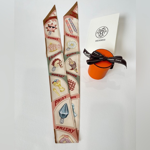 HERMES TWILLY NEW IN BOX. - Picture 3 of 16